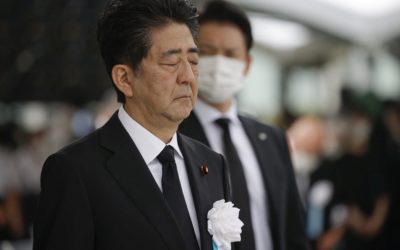 Shinzo Abe renuncia o cargo de primeiro-ministro do Japão devido à Colite Ulcerativa
